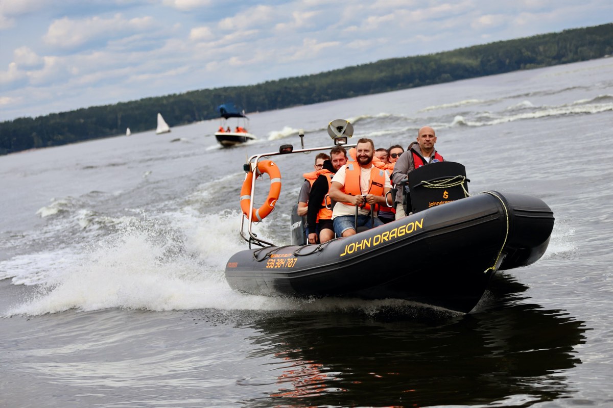 Motorówka John Dragon na Jeziorze Zegrzyńskim